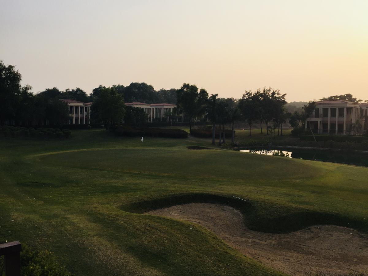 Beautiful Apartments At Tarudhan Valley Golf Resort, Manesar Gurgaon Exterior foto