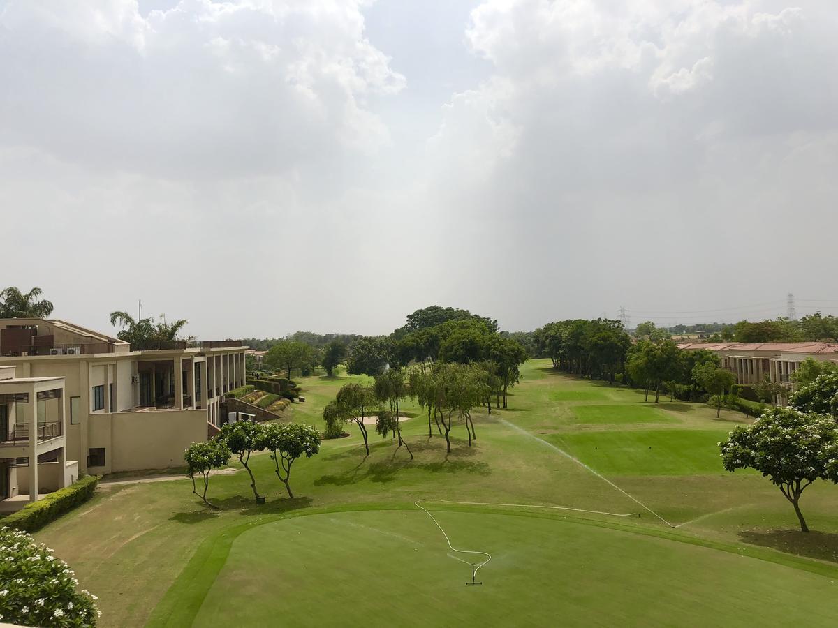 Beautiful Apartments At Tarudhan Valley Golf Resort, Manesar Gurgaon Exterior foto