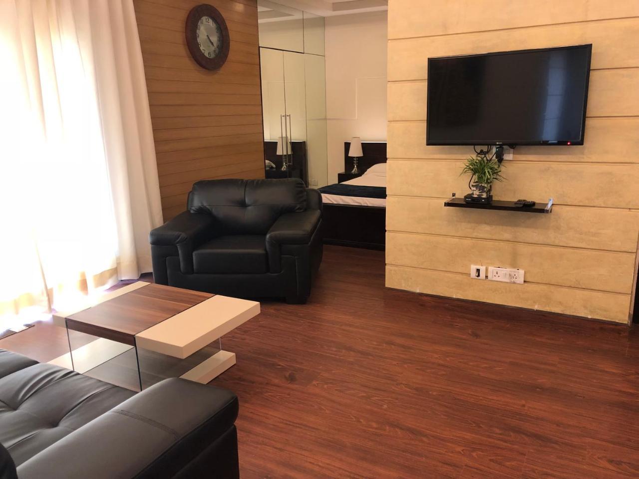 Beautiful Apartments At Tarudhan Valley Golf Resort, Manesar Gurgaon Exterior foto